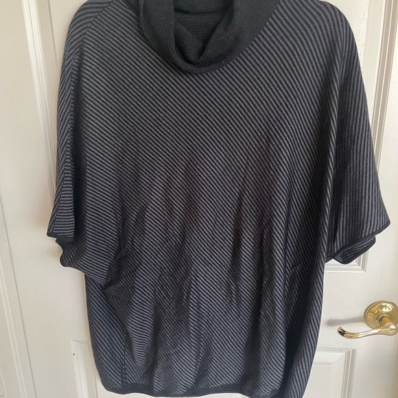 ST. JOHN TURTLENECK SWEATER